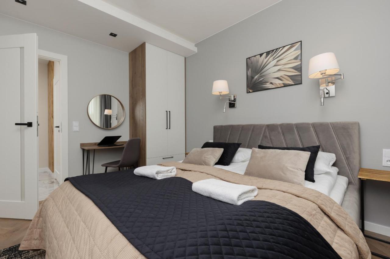 Stunning Family Apartment Ursynow With Parking & Balcony By Noclegi Renters Varsó Kültér fotó