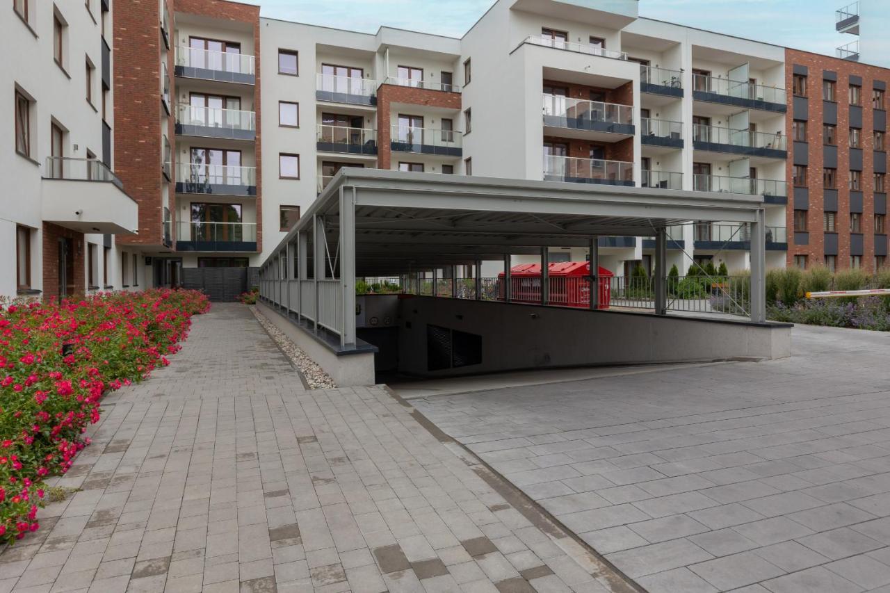 Stunning Family Apartment Ursynow With Parking & Balcony By Noclegi Renters Varsó Kültér fotó
