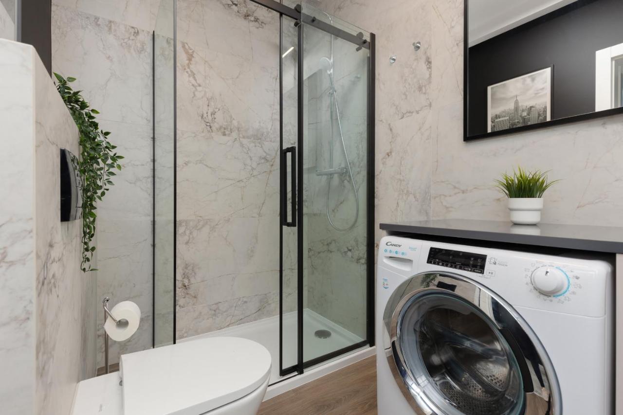Stunning Family Apartment Ursynow With Parking & Balcony By Noclegi Renters Varsó Kültér fotó